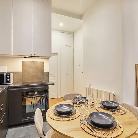 Charming & Modern Center Of Париж